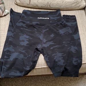 Alphalete Surface Camo Leggings
